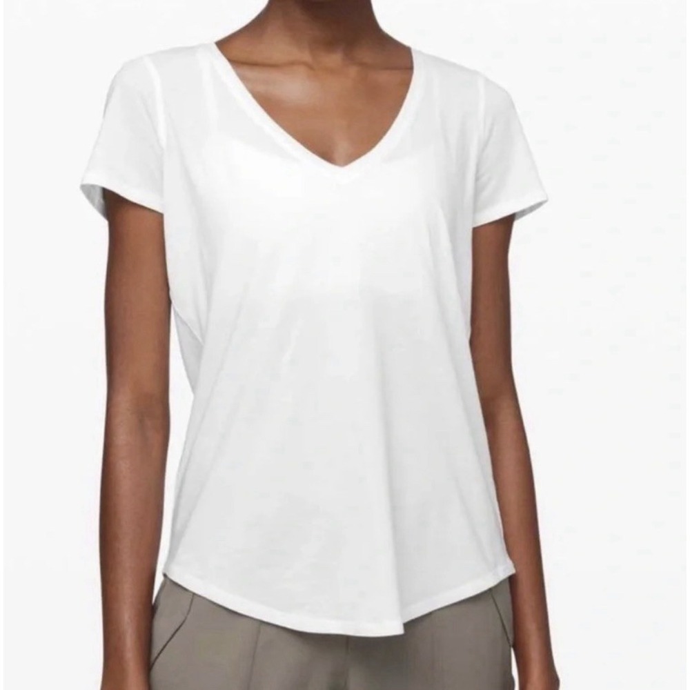 Lululemon Love Tee V-Neck Short Sleeve White Curved Hem 8 Casual